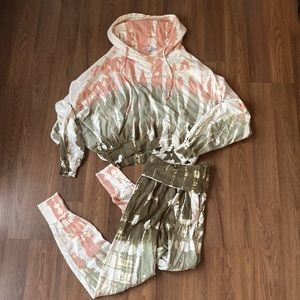 YOUNG, FABULOUS, & BROKE WFH Set. Sz Md